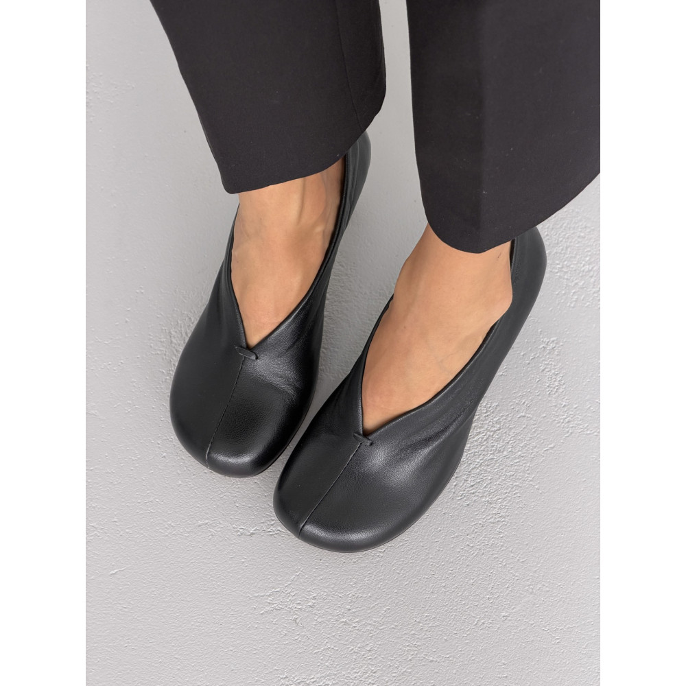 Туфлі з анатомічно-розширенним мисом Olli Shoes шкіряні чорні