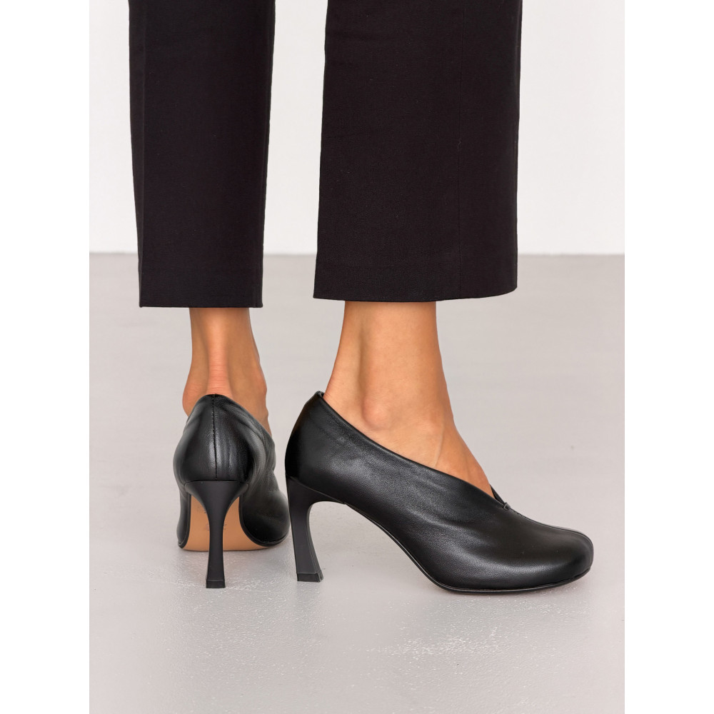 Туфлі з анатомічно-розширенним мисом Olli Shoes шкіряні чорні