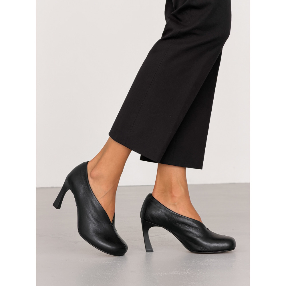 Туфлі з анатомічно-розширенним мисом Olli Shoes шкіряні чорні