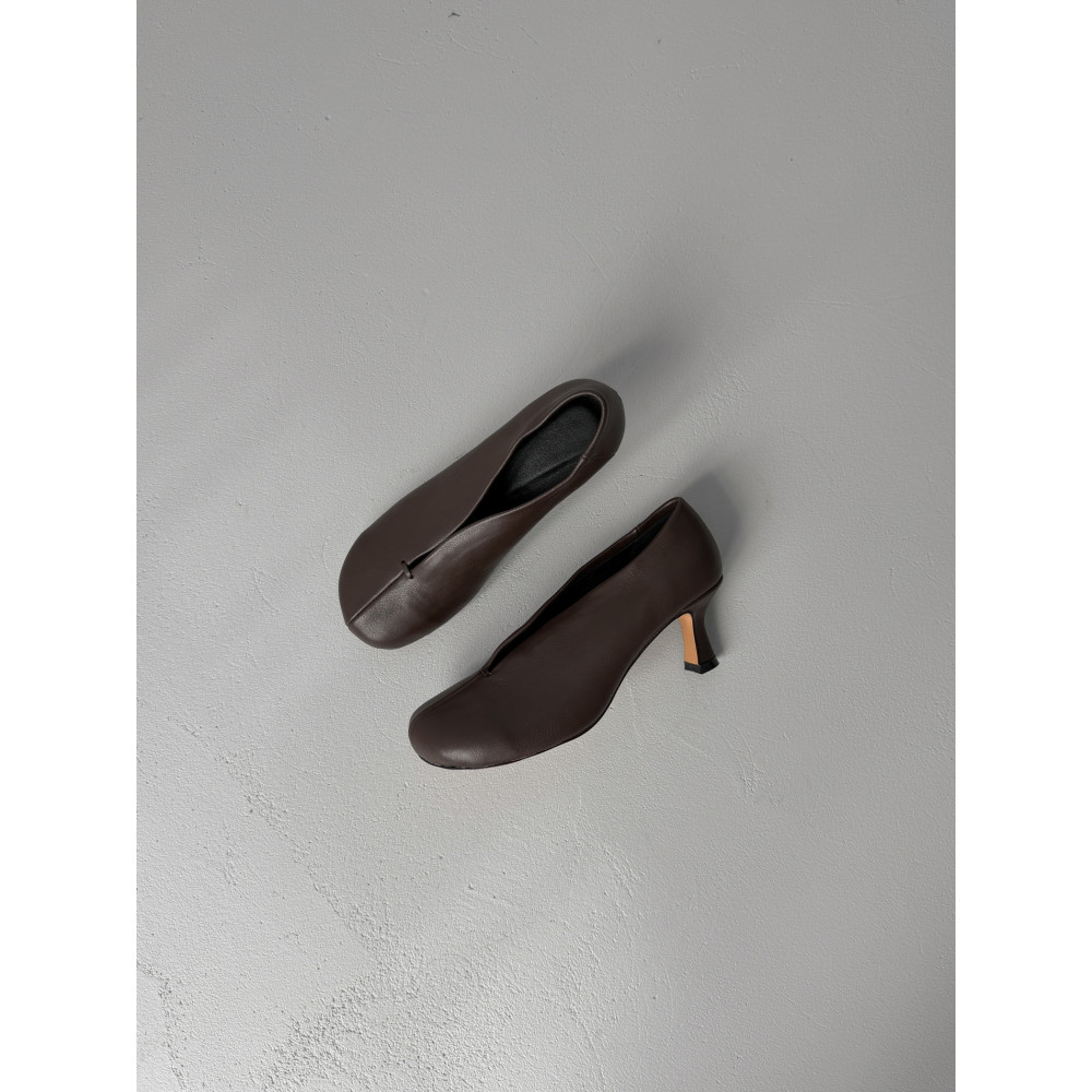 Жіночі мокасини barefoot коричневі замшеві з перфорацією та шнурівкою