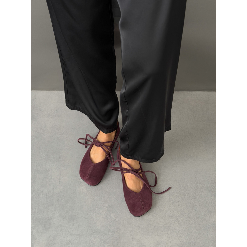 Жіночі замшеві кеди Olli Shoes рожевого кольору з перфорованим квітковим візерунком