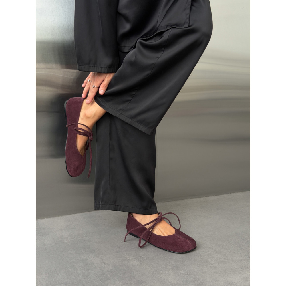 Жіночі замшеві кеди Olli Shoes рожевого кольору з перфорованим квітковим візерунком