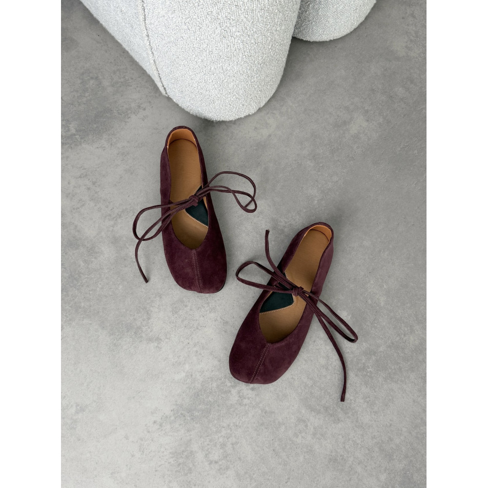 Жіночі замшеві кеди Olli Shoes рожевого кольору з перфорованим квітковим візерунком