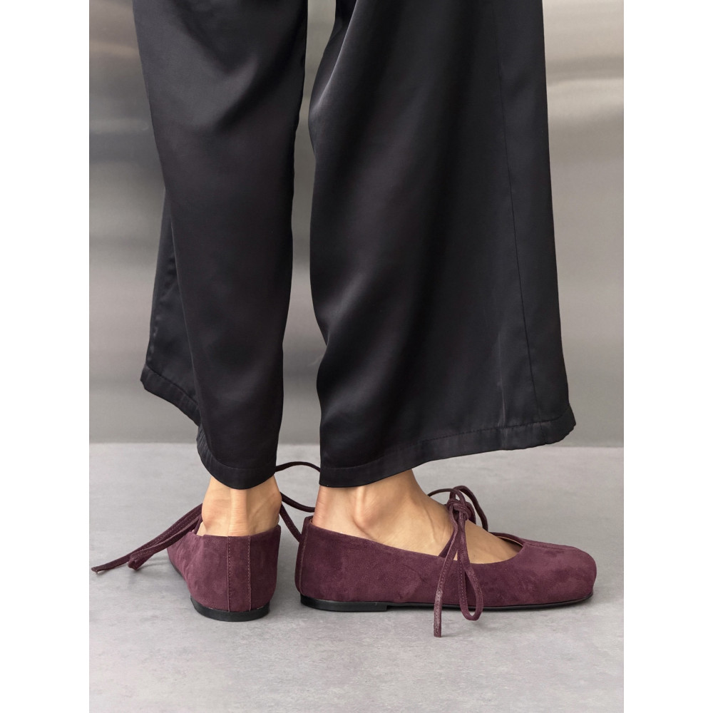 Жіночі замшеві кеди Olli Shoes рожевого кольору з перфорованим квітковим візерунком
