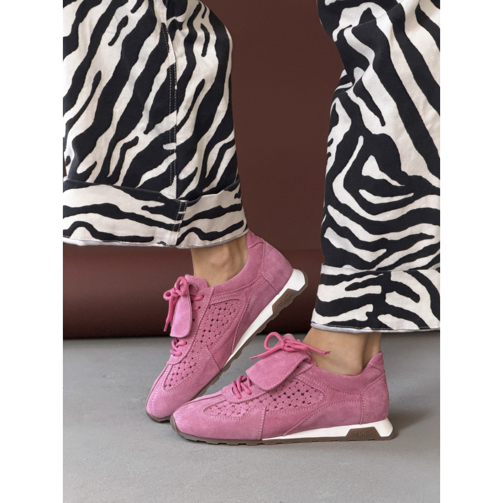 Жіночі замшеві кеди Olli Shoes рожевого кольору з перфорованим квітковим візерунком