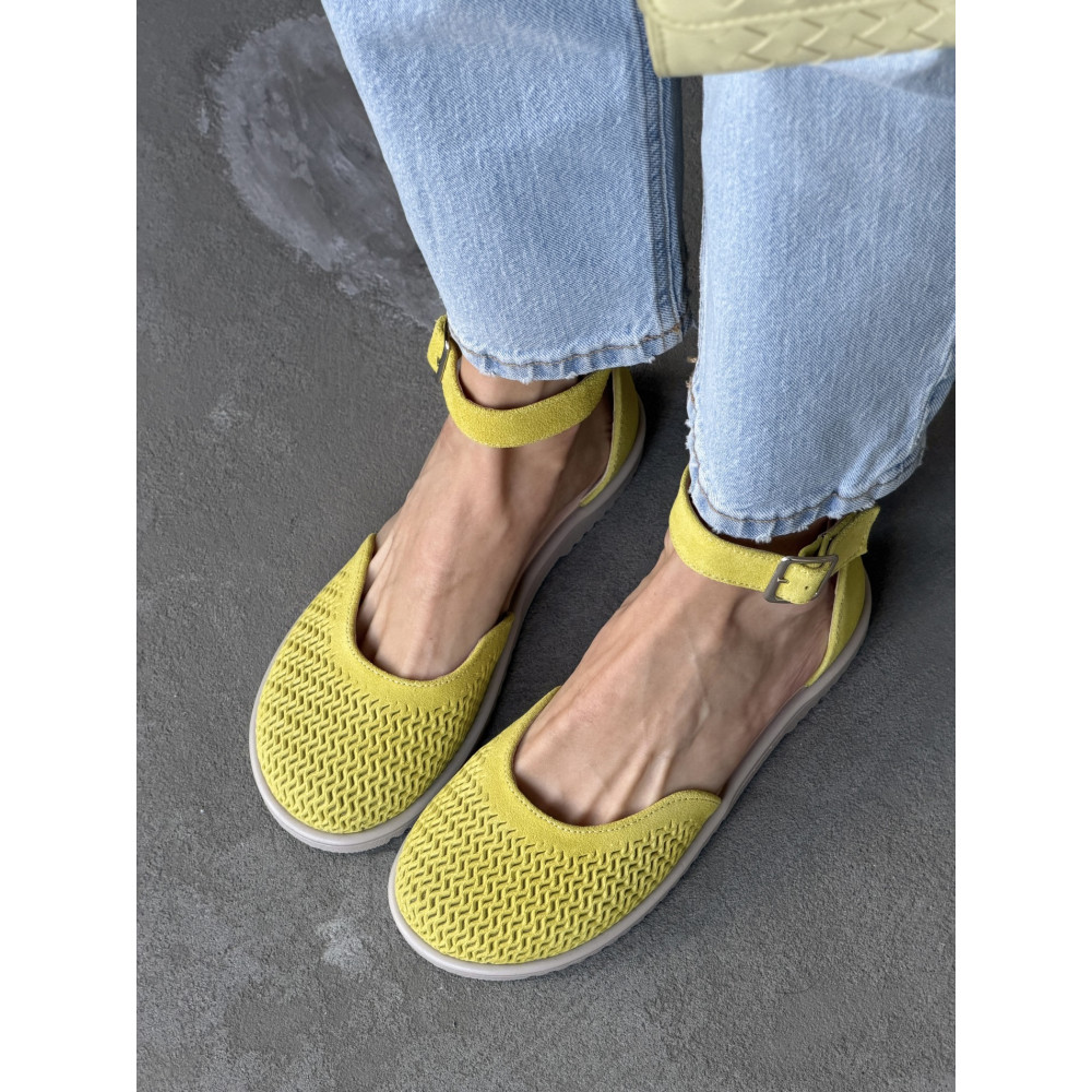 Жіночі босоніжки barefoot замшеві лаймові з ремінцем на щиколотці