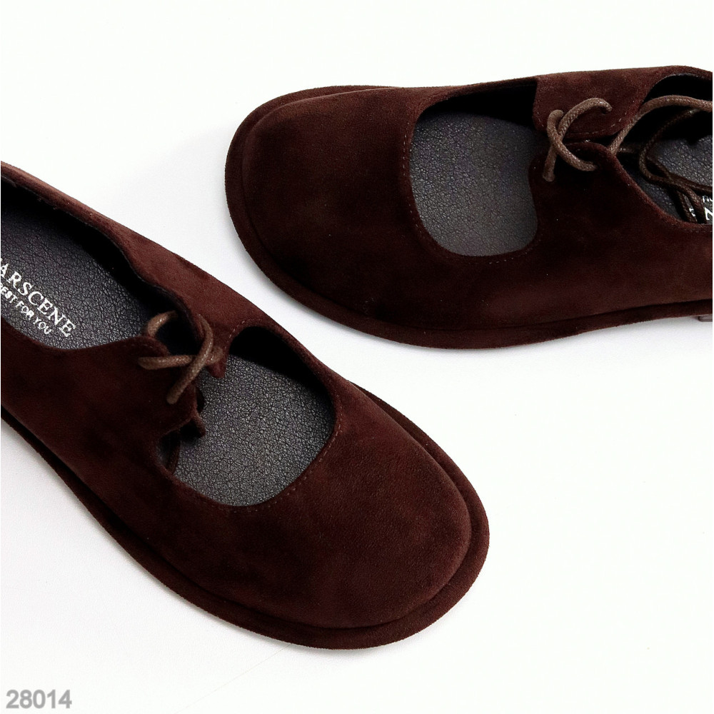 Трендовые замшевые шоколадные туфли barefoot на завязках