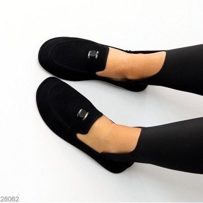 Стильні замшеві чорні туфлі-лофери в стилі barefoot для весни та літа