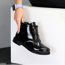 Чорні лаковані шкіряні ботинки з еластичною вставкою на підйомі для весни та осені