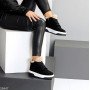 Зимние черные замшевые спортивные ботинки на белой утолщенной подошве