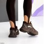 Молодежные зимние кроссовки цвет шоколад на утолщенной подошве