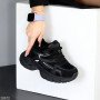 Трендовые черные зимние кроссовки на утолщенной подошве