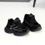 Трендовые черные зимние кроссовки на утолщенной подошве