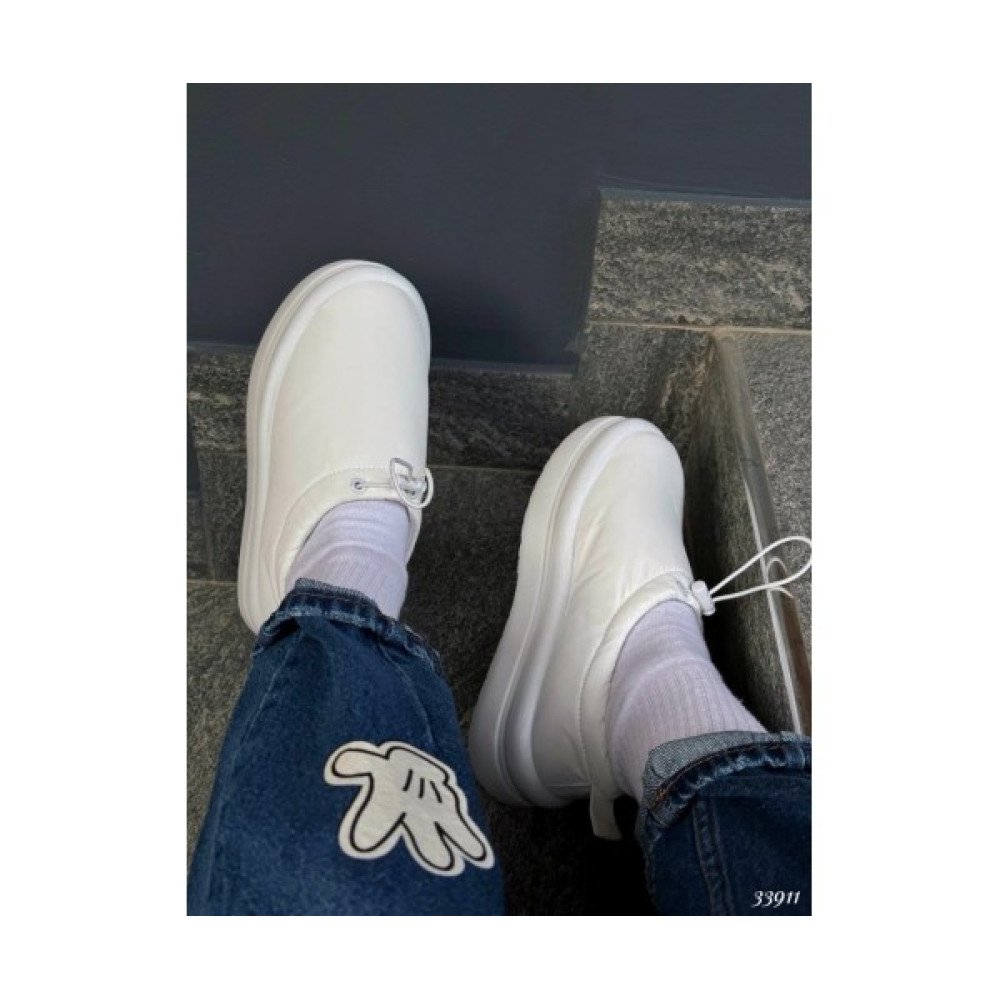 Водоотталкивающие автоледи зимові черевики білого кольору з плащевки