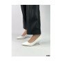 Класичні туфлі білого кольору з еко-шкіри для демісезонного періоду